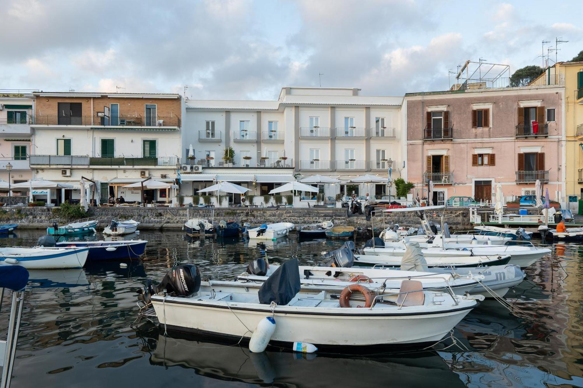 Hotel Baia Flegrea Meublè Bacoli Esterno foto